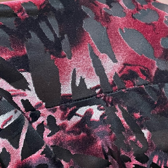 Karen Kane red black velvet burn out blouse size small faux wrap spandex sheer - Picture 16 of 16